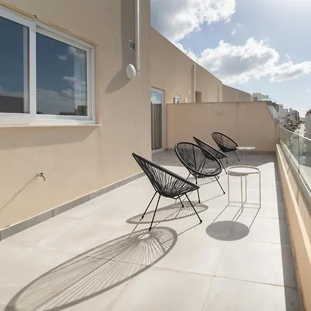 شقة Peaceful 2br Penthouse With Terrace Views & By360 Estates