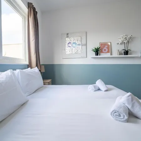 شقة Peaceful 2br Penthouse With Terrace Views & By360 Estates *