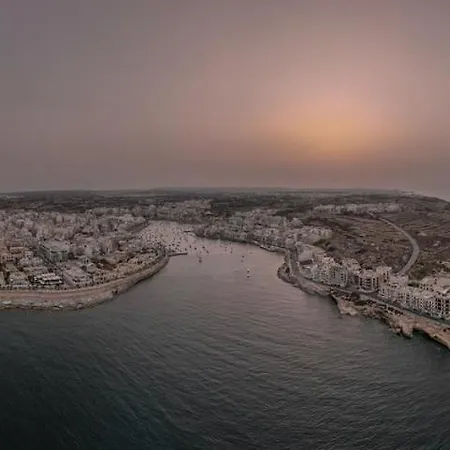 شقة Peaceful 2br Penthouse With Terrace Views & By360 Estates